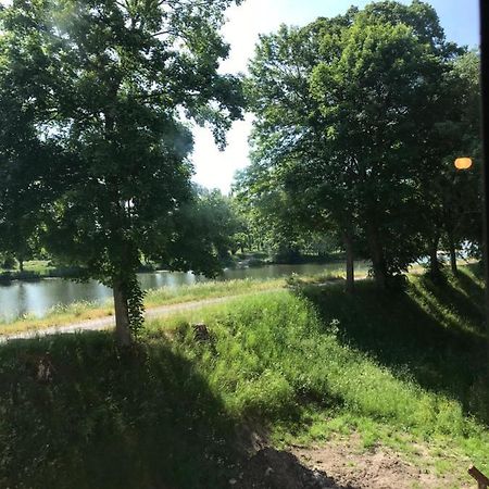 Résidence bord de Loire euro 6 Decize Esterno foto